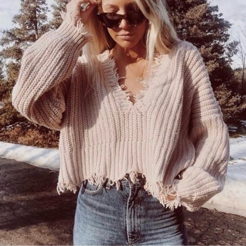 WILDFOX Palmetto Distressed sweater
Deep v cut 
Reversible•